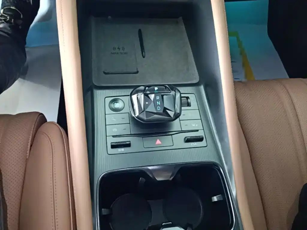BYD L EV — миниатюра 14