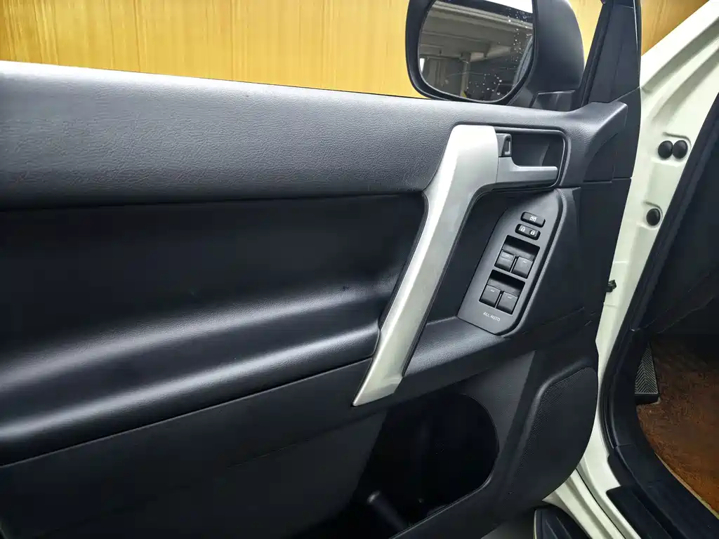 Toyota Prado — миниатюра 11