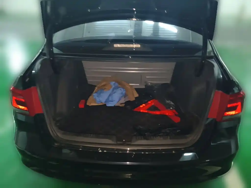 Volkswagen Santana — миниатюра 24