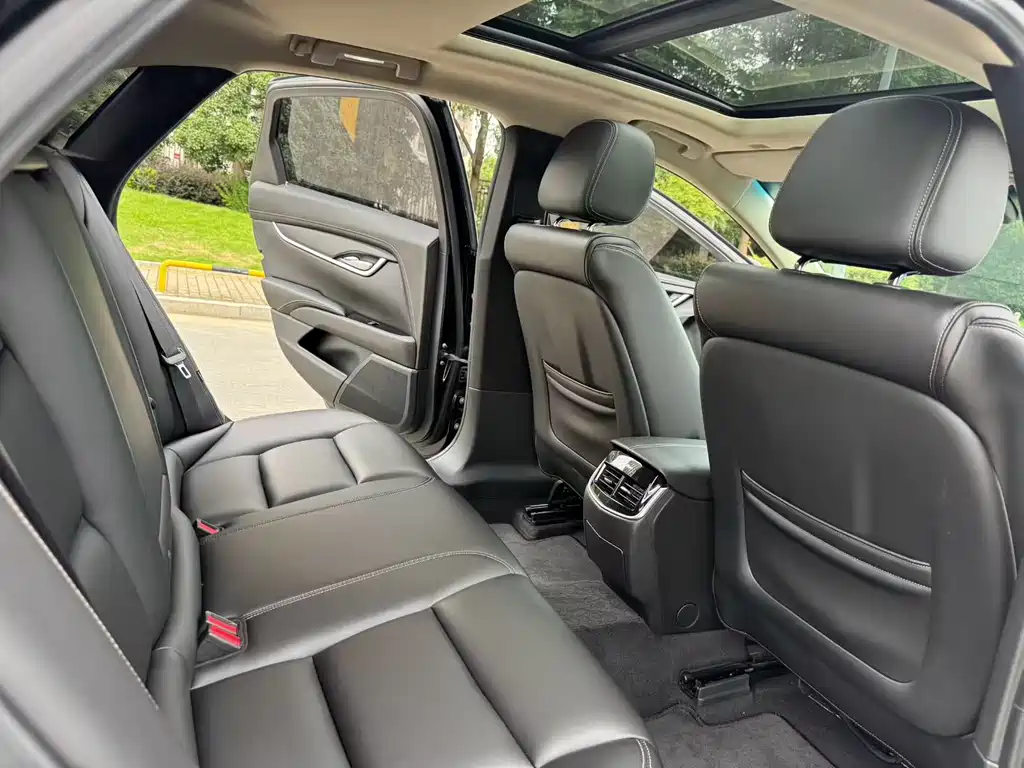 Cadillac XTS — миниатюра 7