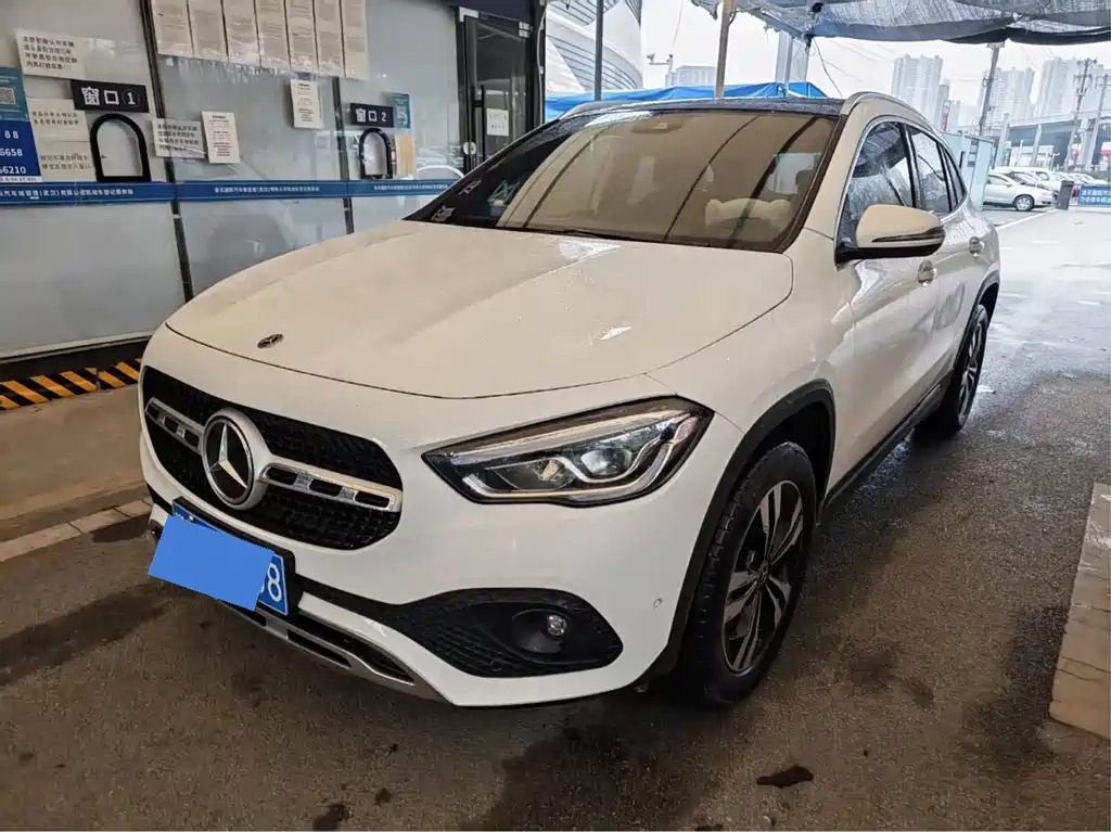 MERCEDES-BENZ GLA