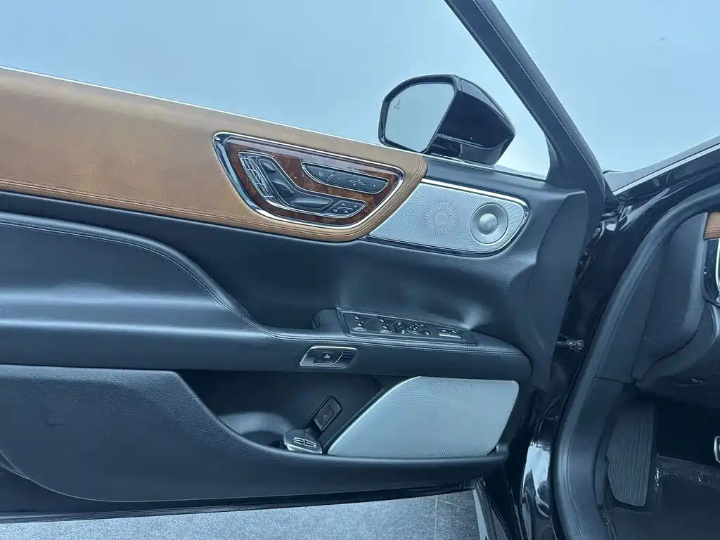 Lincoln Continental — миниатюра 9