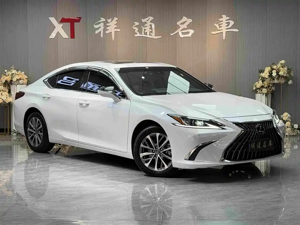 Lexus ES 2022 260