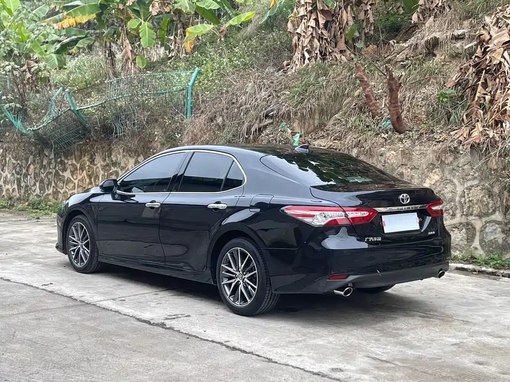 TOYOTA CAMRY