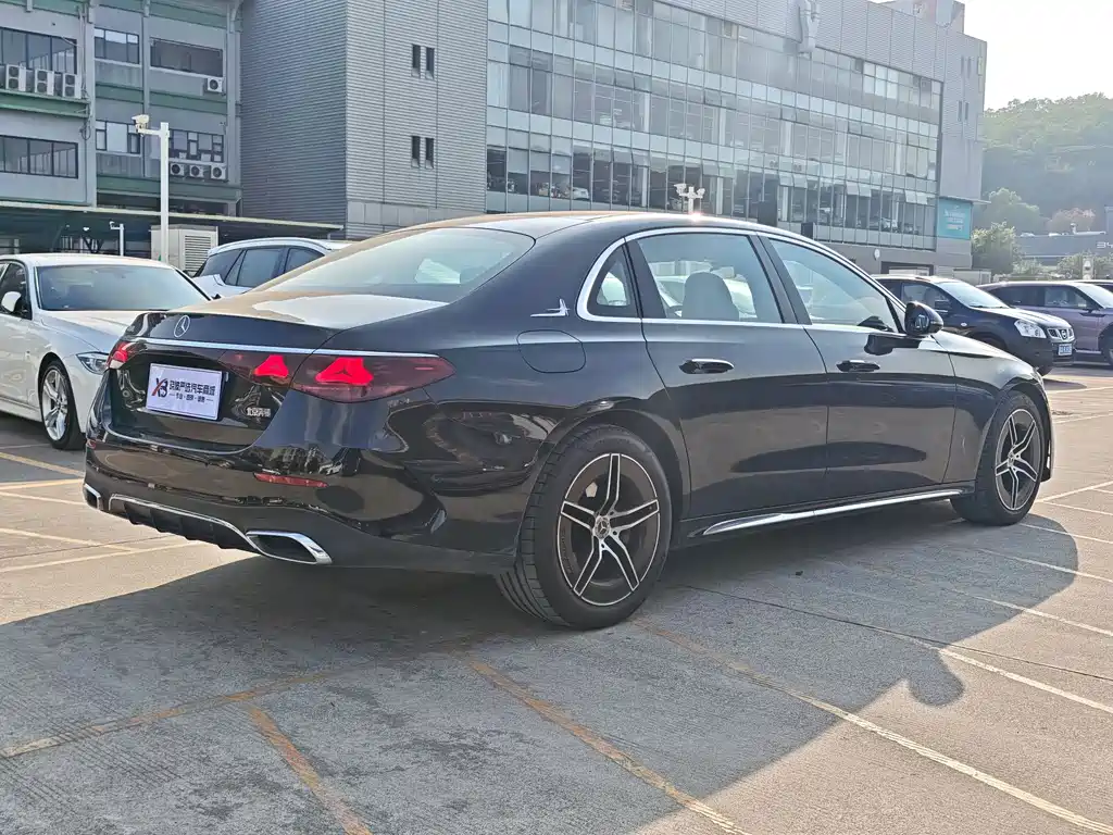MERCEDES-BENZ E CLASS