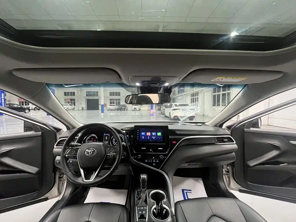 Toyota Camry — миниатюра 10