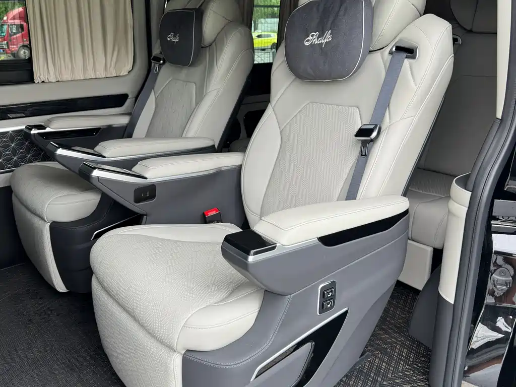 Toyota Hiace — миниатюра 16