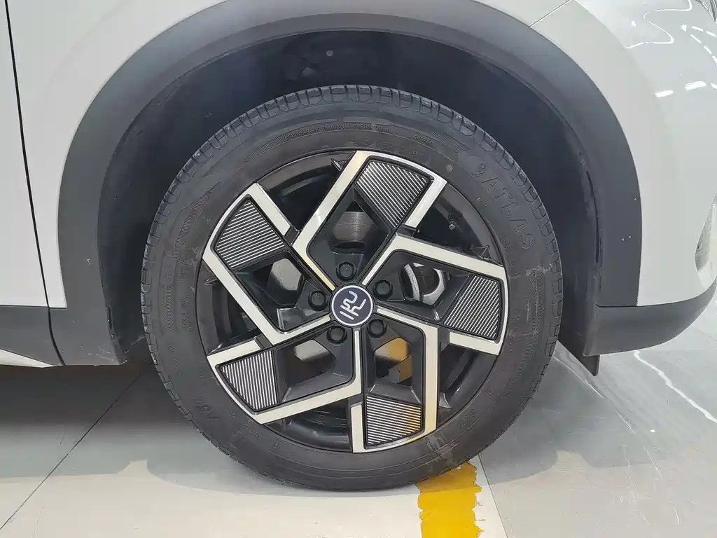 BYD Yuan Plus — миниатюра 17