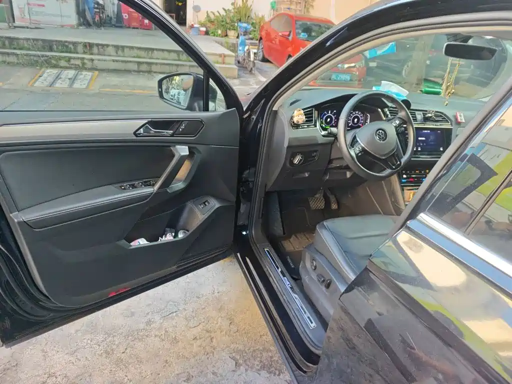 Volkswagen Tiguan L PHEV — миниатюра 17