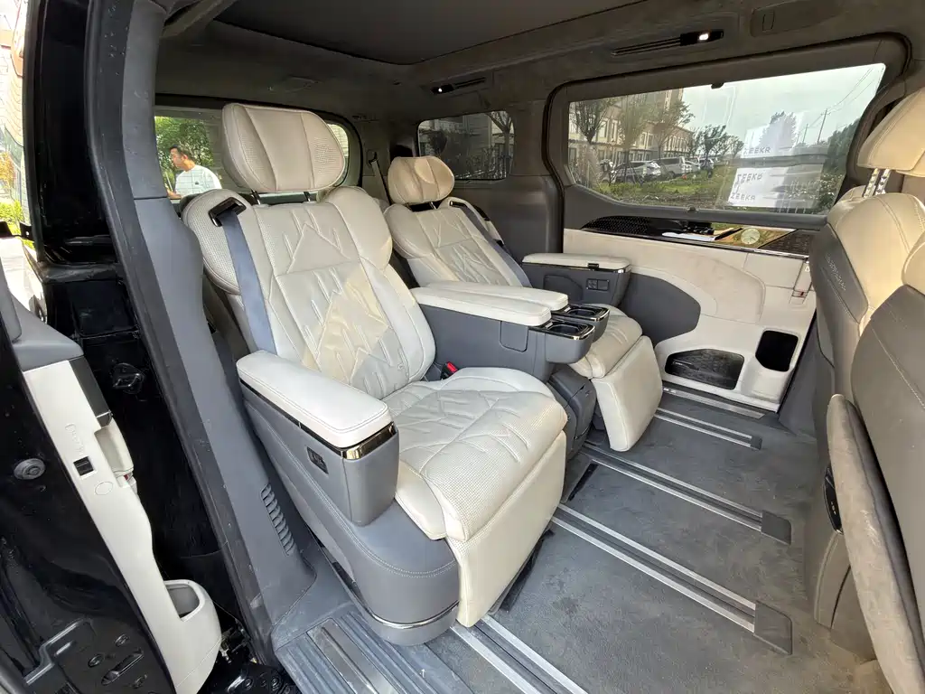 Zeekr 009 2024 мест Executive 108kWh