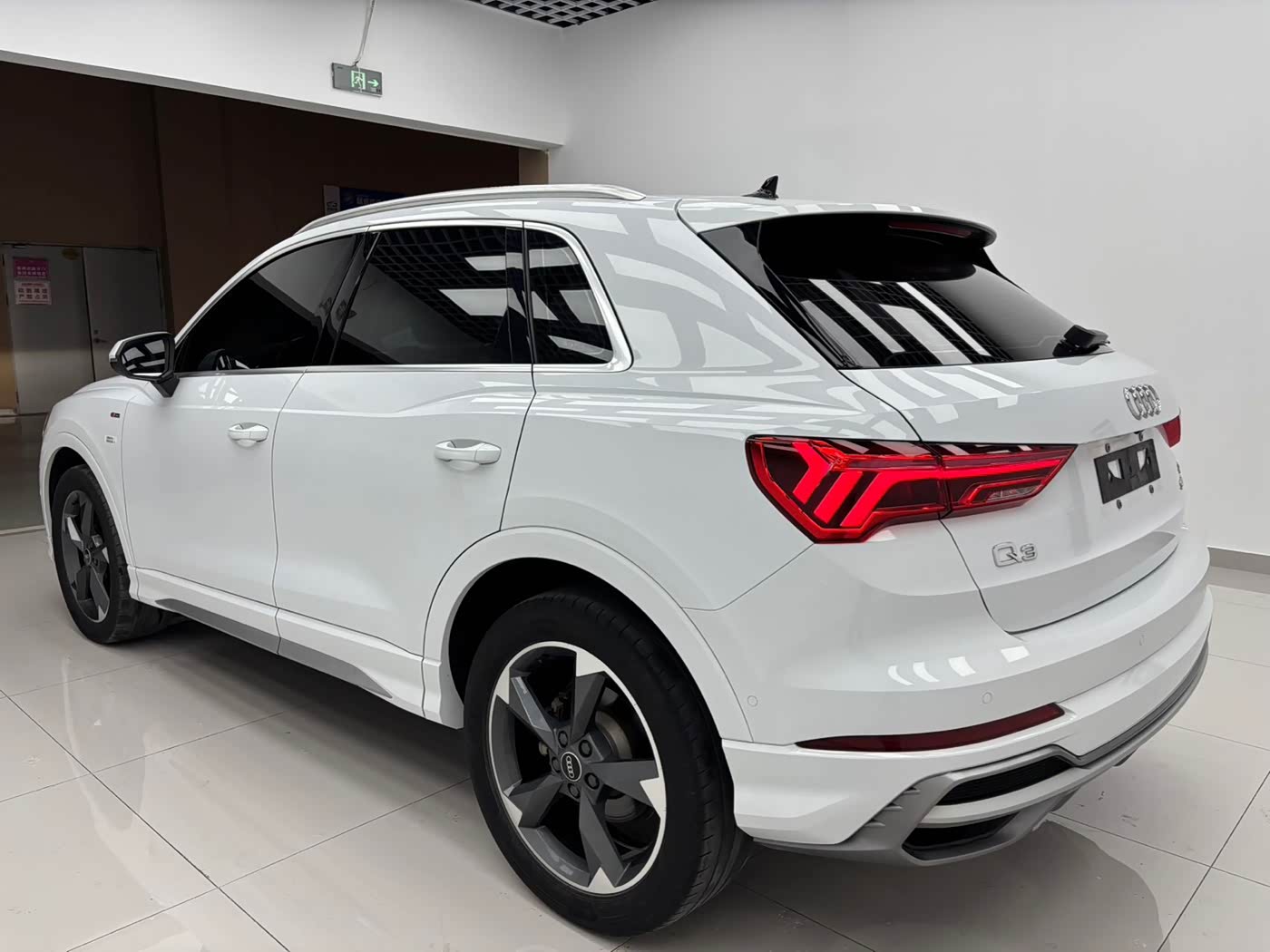 Audi Q3 1.4 л 2022 г. Белый, пробег 37000 км