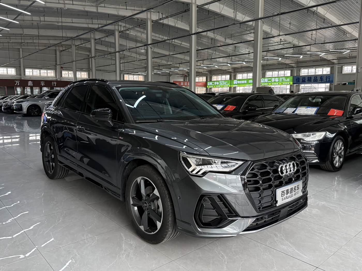 Audi Q3 1.4 л 2023 г. Серебристо-серый, пробег 33000 км