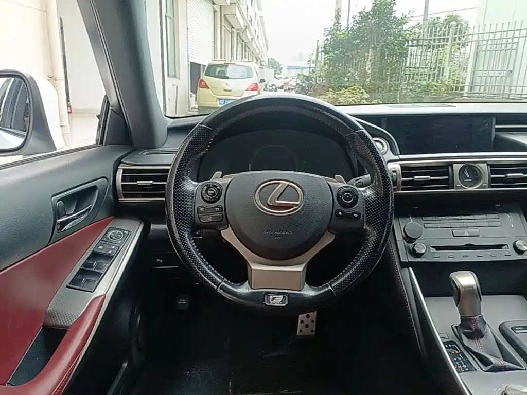 Lexus IS — миниатюра 11