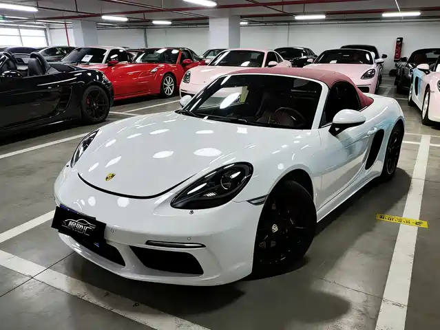 PORSCHE 718