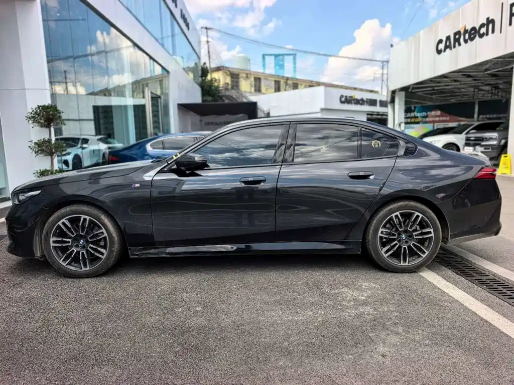 BMW 5 Series (Import) — миниатюра 6