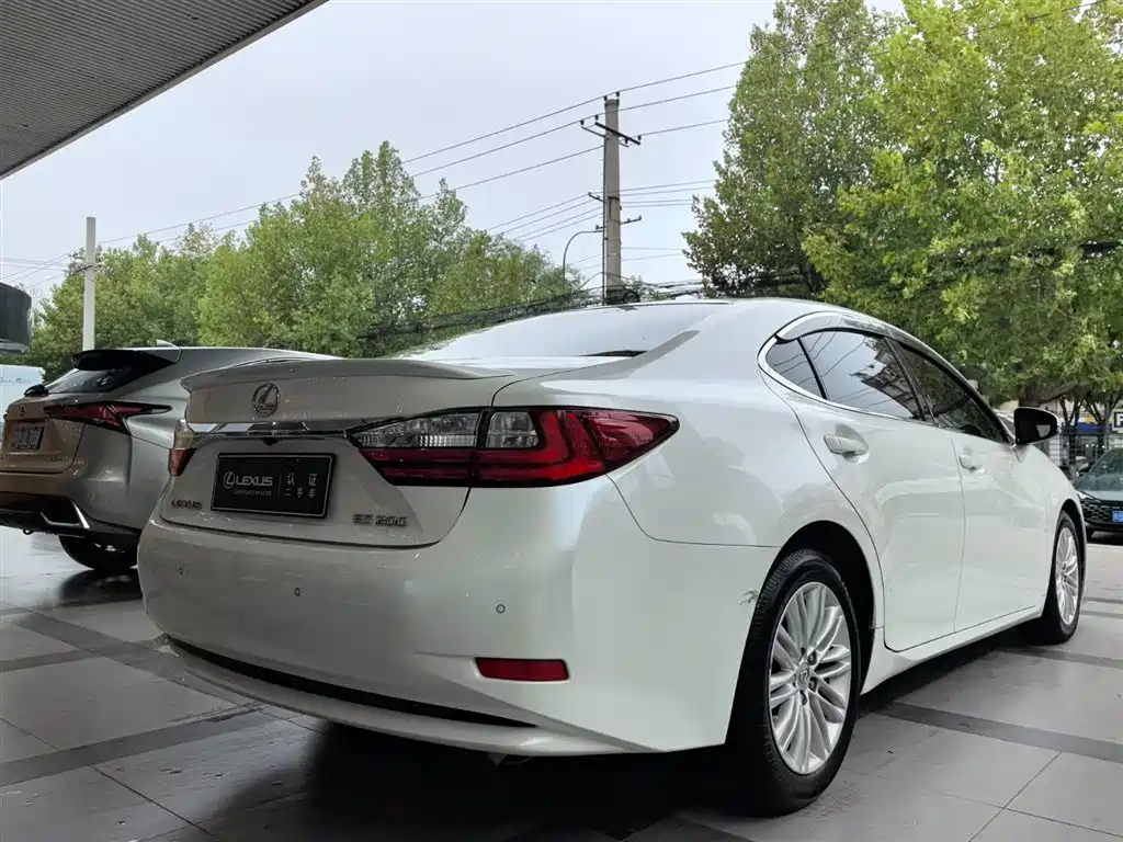 LEXUS  ES