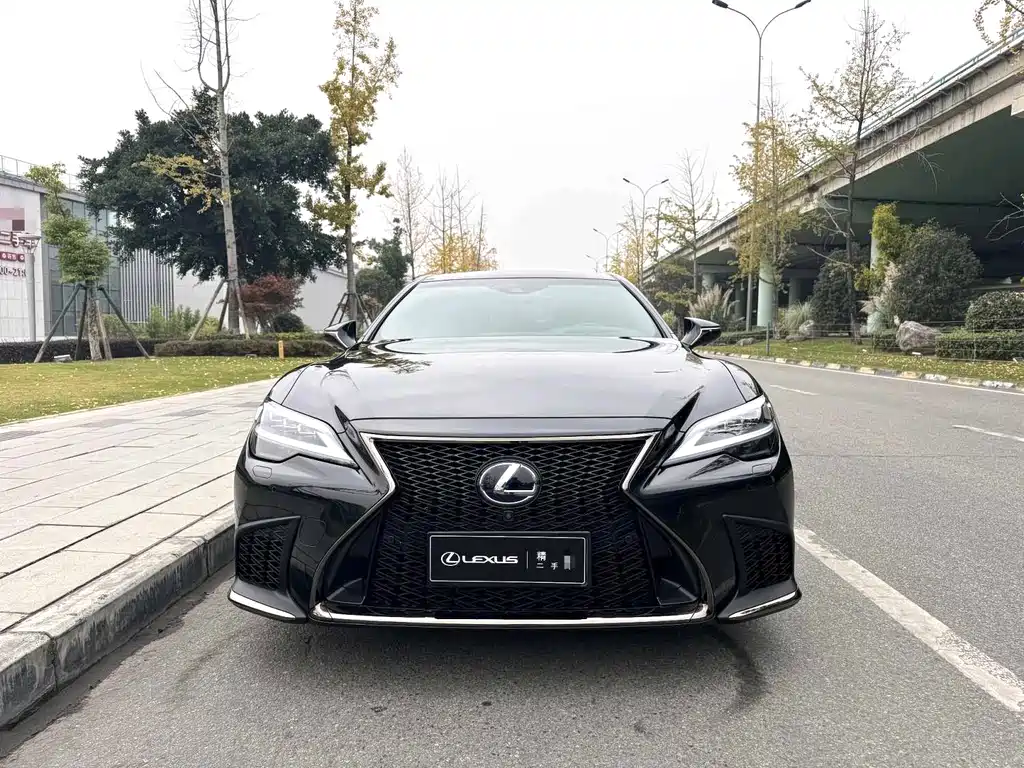 LEXUS LS