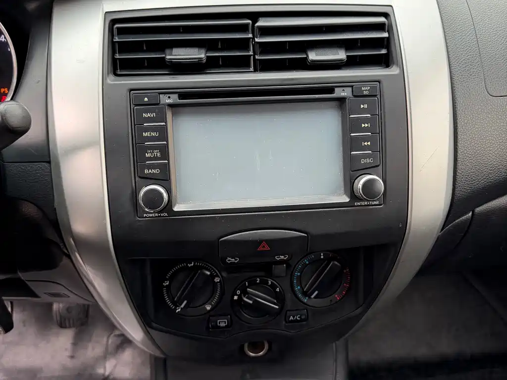 Nissan Livina — миниатюра 16