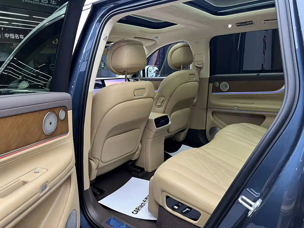 AITO ASK THE WORLD M9