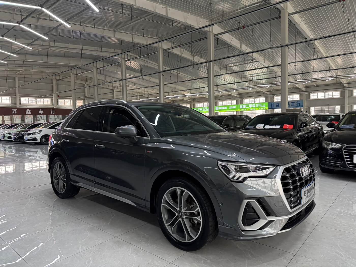Audi Q3 1.4 л 2022 г. Серебристо-серый, пробег 39000 км