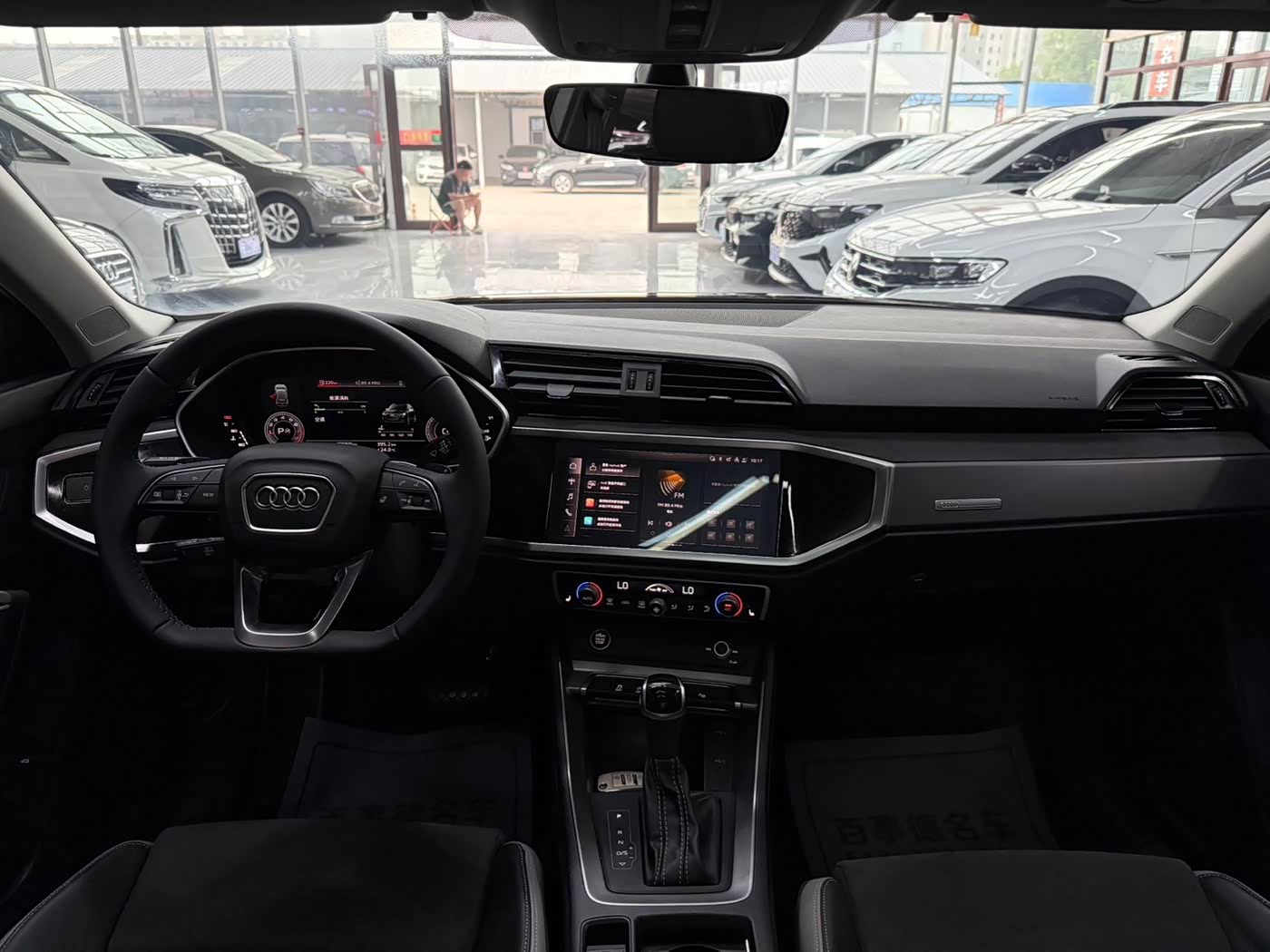 Audi Q3 1.4 л 2022 г. Серебристо-серый, пробег 39000 км