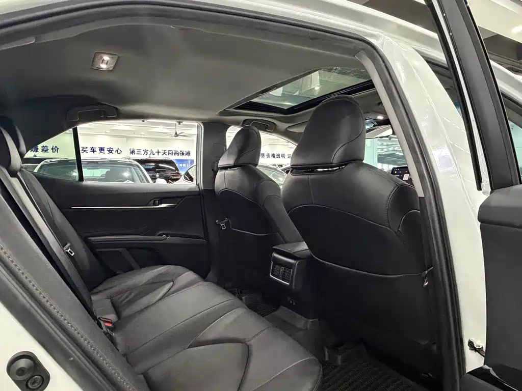 Toyota Camry — миниатюра 9