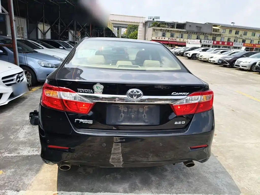Toyota Camry — миниатюра 6