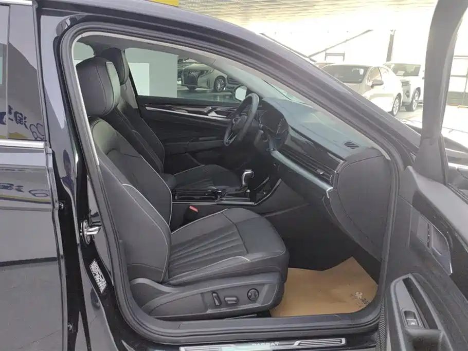 Volkswagen Passat 2024 380TSI