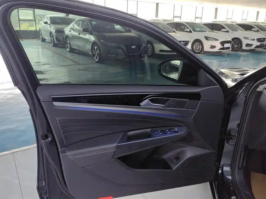 Volkswagen Passat 2024 380TSI
