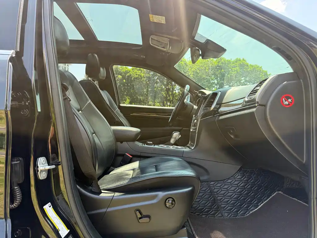 Jeep Grand Cherokee (Import) — миниатюра 13
