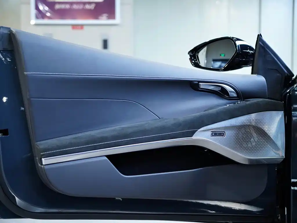 Lotus Emira — миниатюра 14