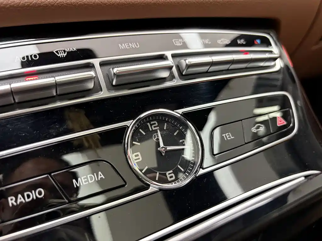 Mercedes-Benz E-Class — миниатюра 12