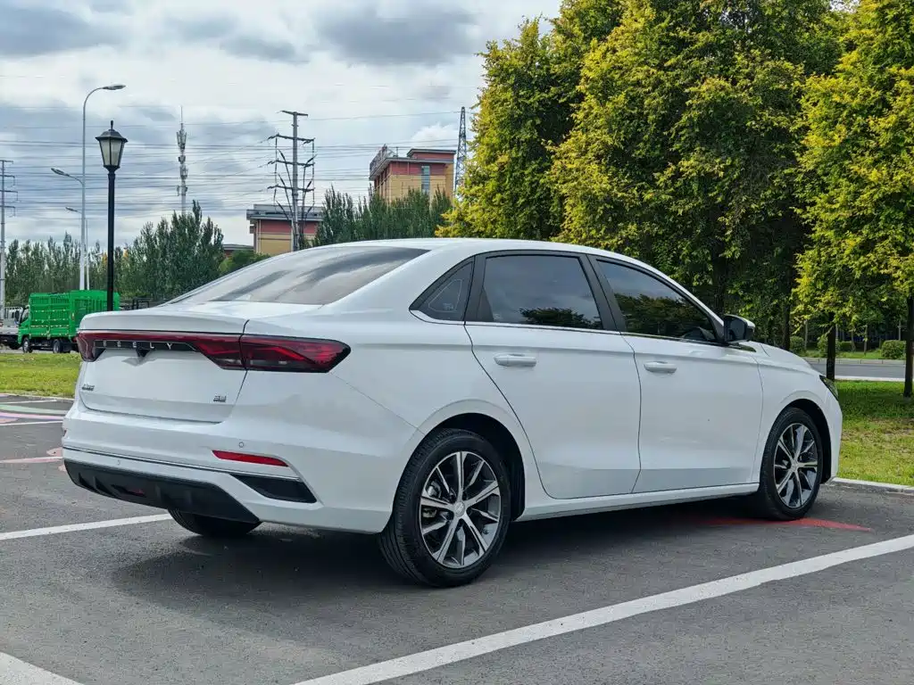 Geely Emgrand — миниатюра 12