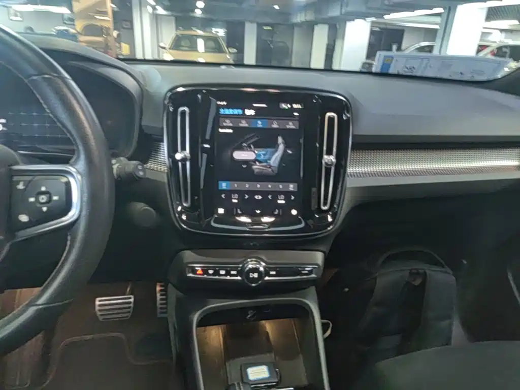 Volvo XC40 NEV — миниатюра 13