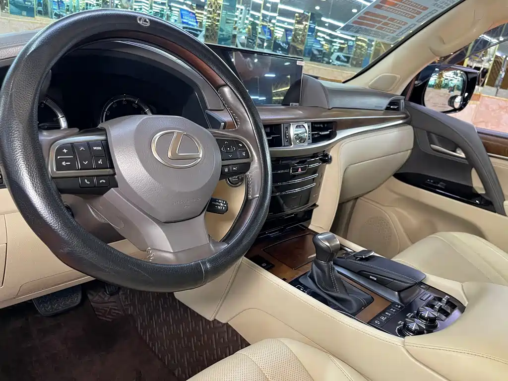 Lexus LX — миниатюра 8