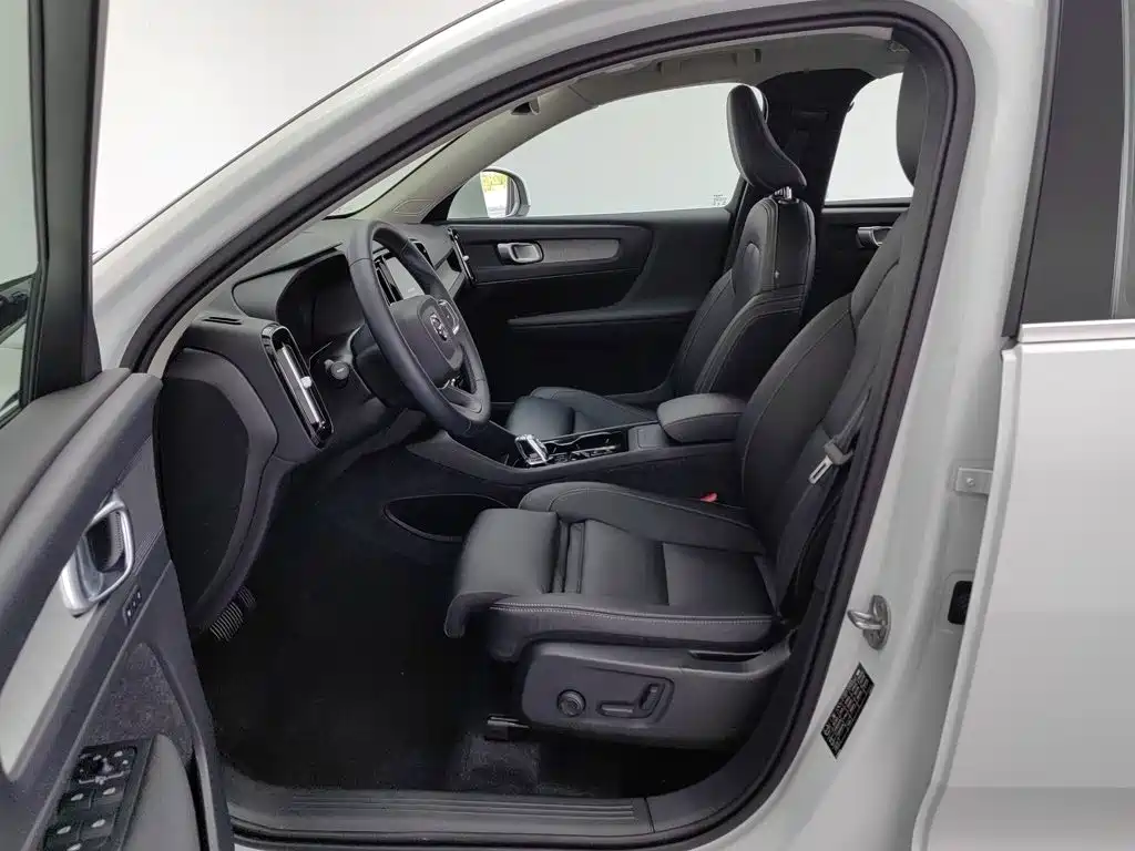 Volvo XC40 — миниатюра 10