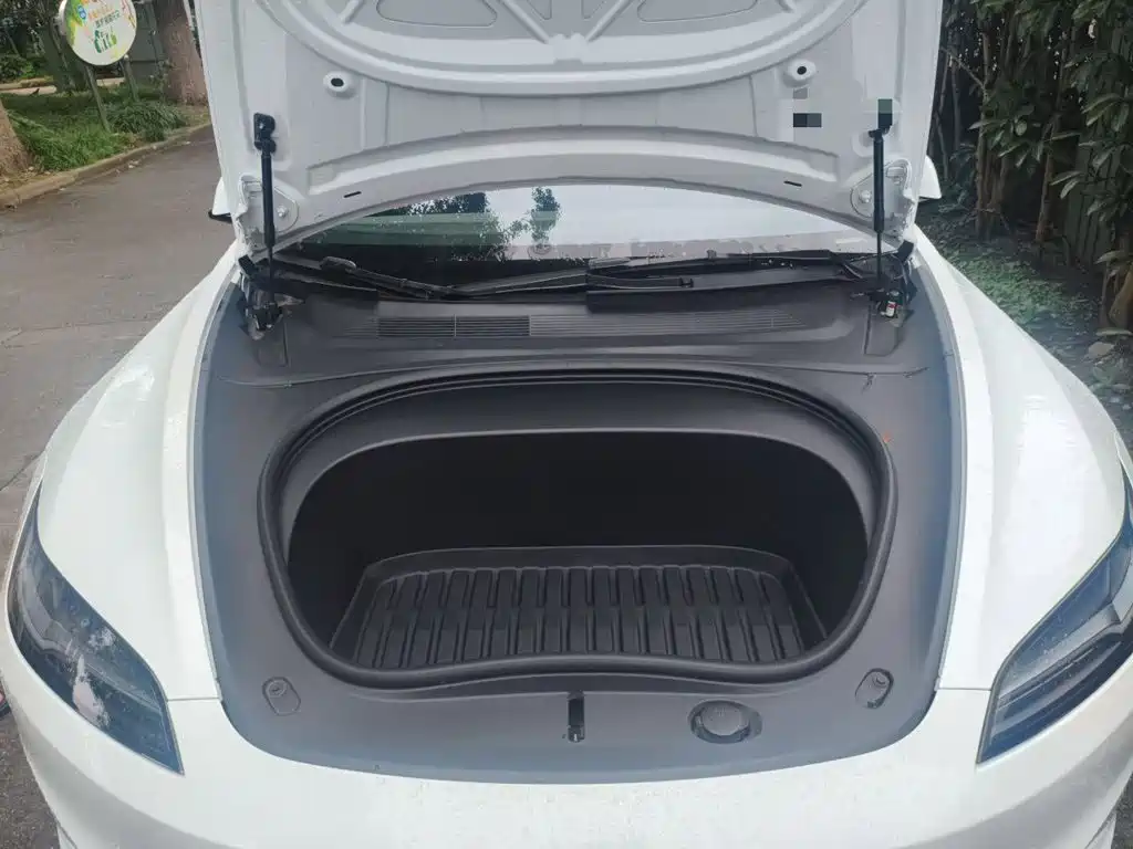 Tesla Model 3 — миниатюра 17