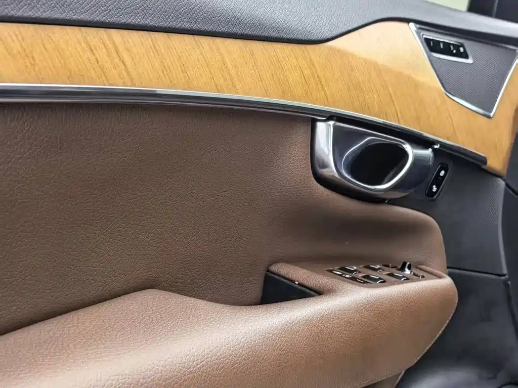 Volvo XC90 — миниатюра 25