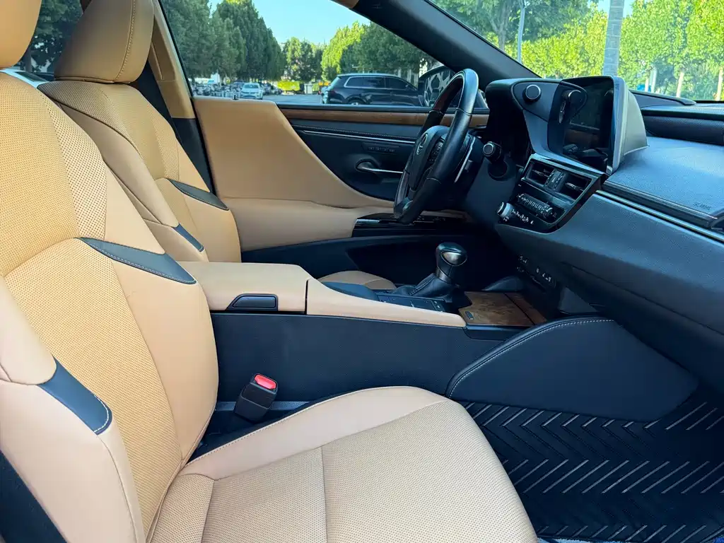 Lexus ES — миниатюра 10