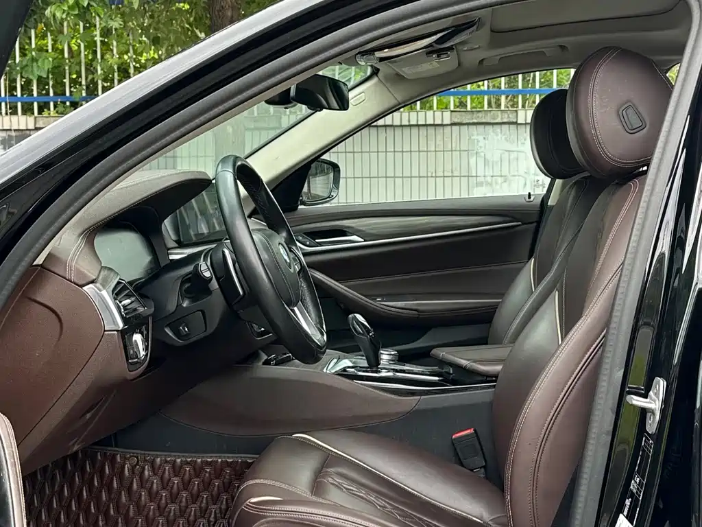 BMW 5 Series — миниатюра 11