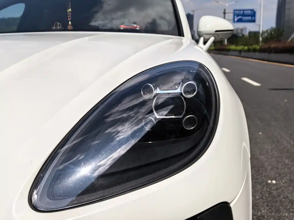 Porsche Macan — миниатюра 12
