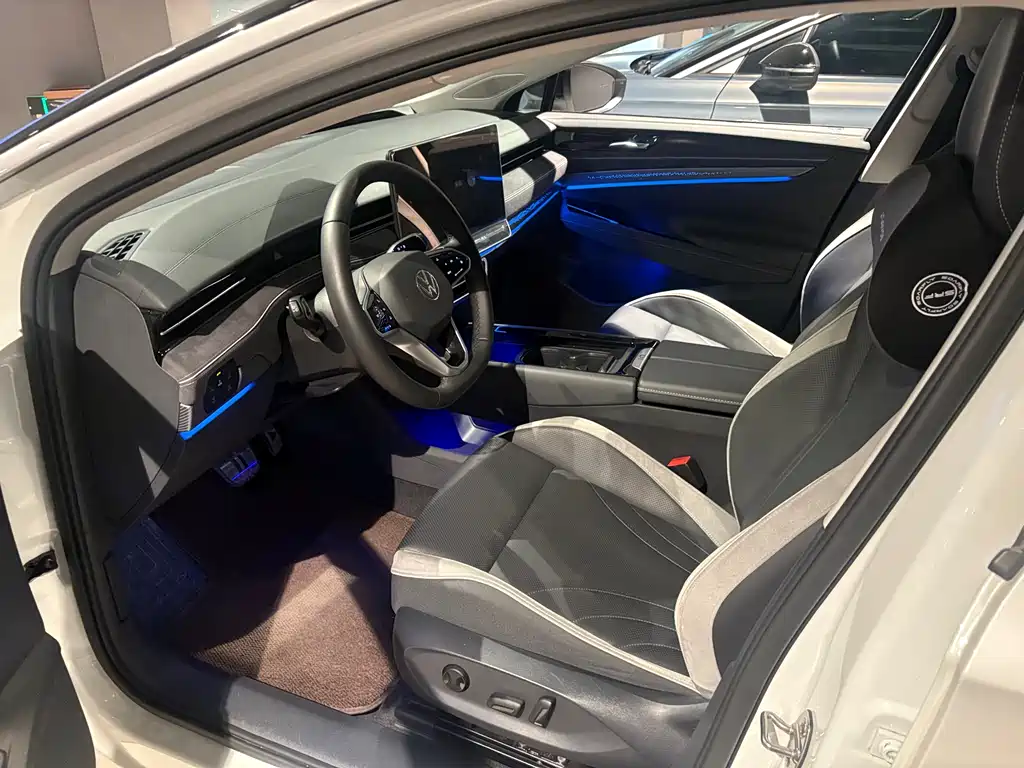 VOLKSWAGEN ID.7 VIZZION