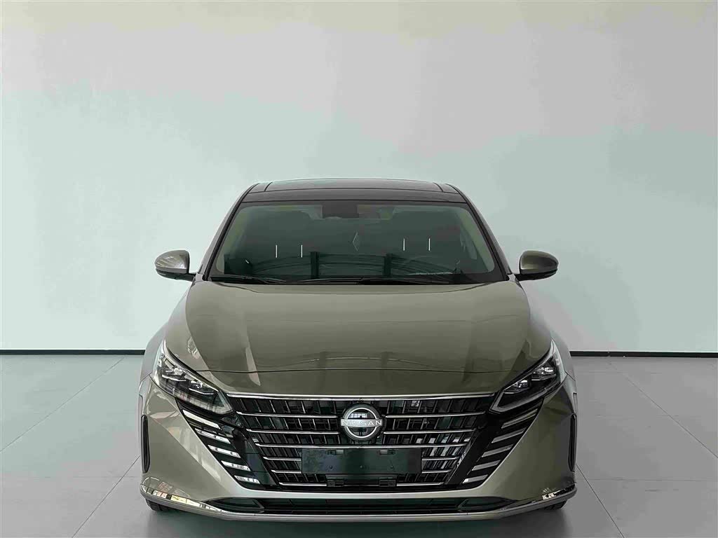 Nissan Teana 2.0 л 2024 г. Серебристо-серый, пробег 11000 км