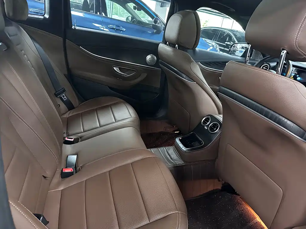 Mercedes-Benz E-Class — миниатюра 11