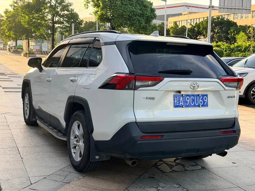 Toyota RAV4 2021 2.0L CVT