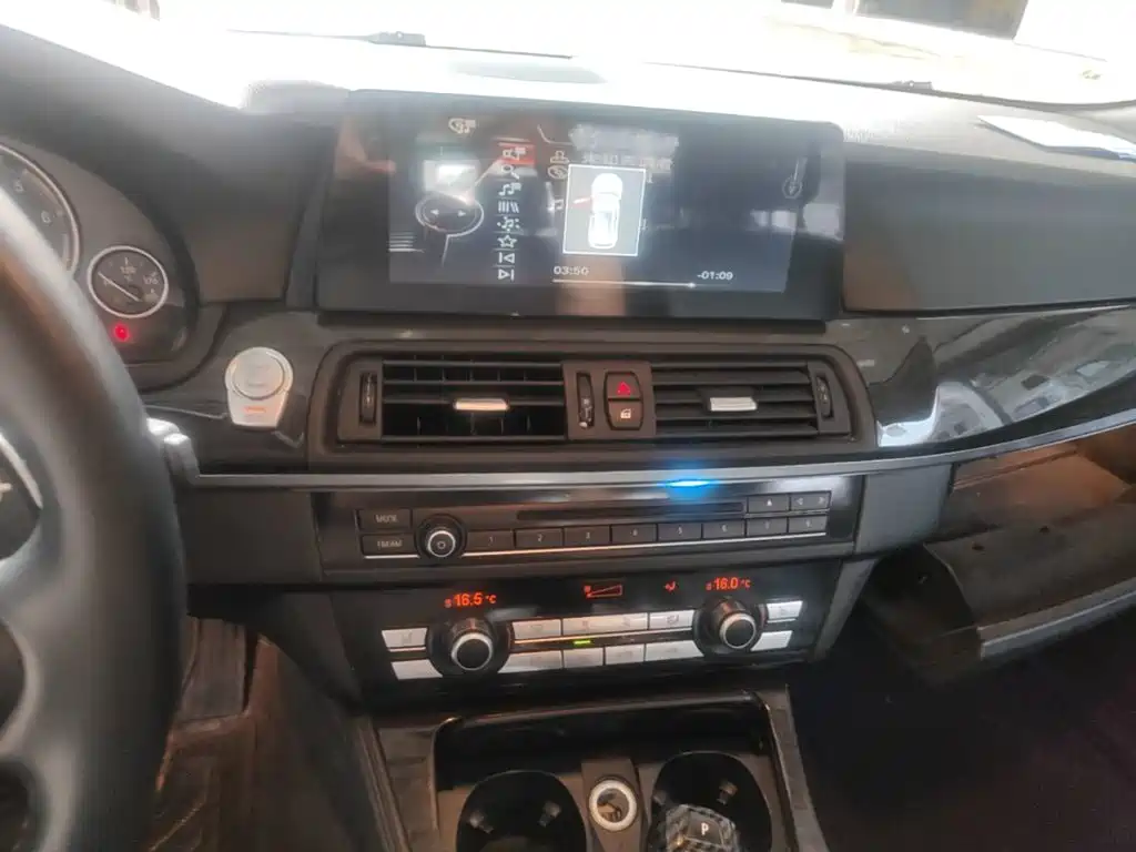 BMW 5 Series — миниатюра 13