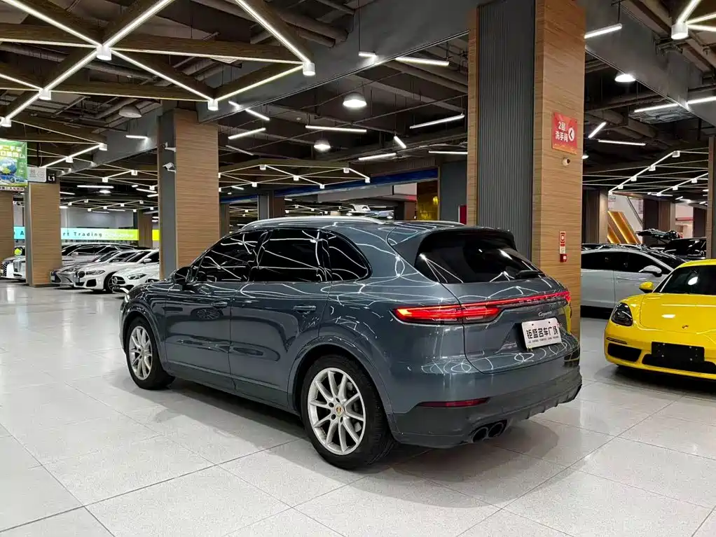 Porsche Cayenne — миниатюра 5