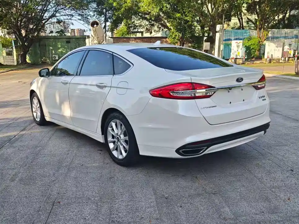 Ford Mondeo — миниатюра 8