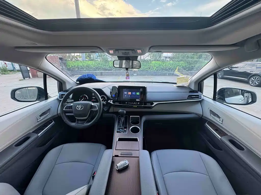 Toyota Granvia — миниатюра 11