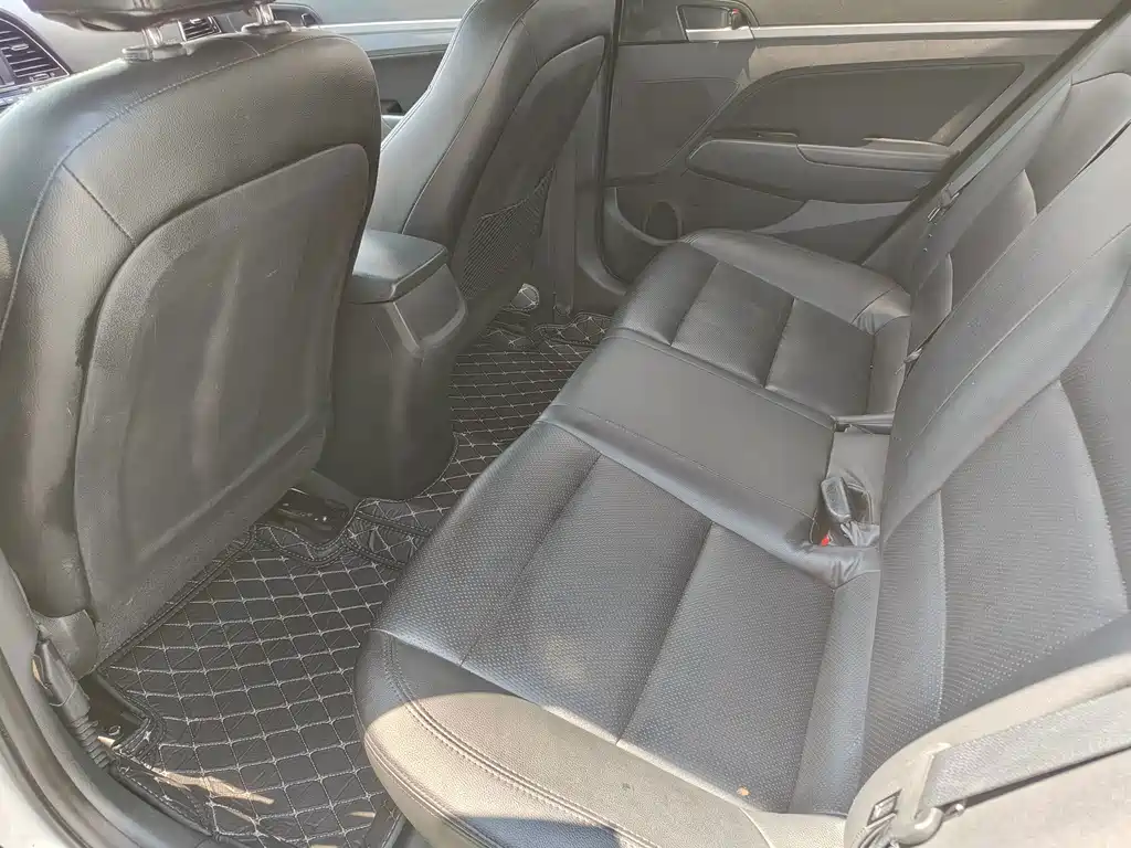Hyundai Elantra — миниатюра 6